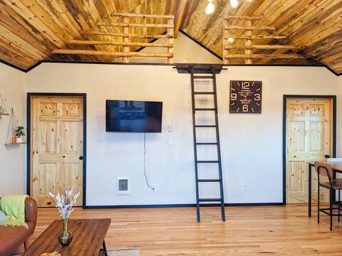 Horse, Mountains lofted bedrooms
