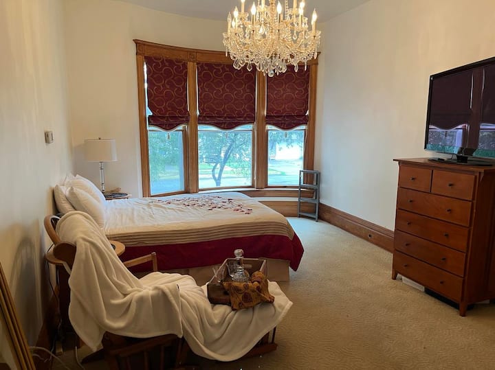 Bedroom 4 on the main floor with a queen bed.
Please do NOT open the original blown curved glass windows.