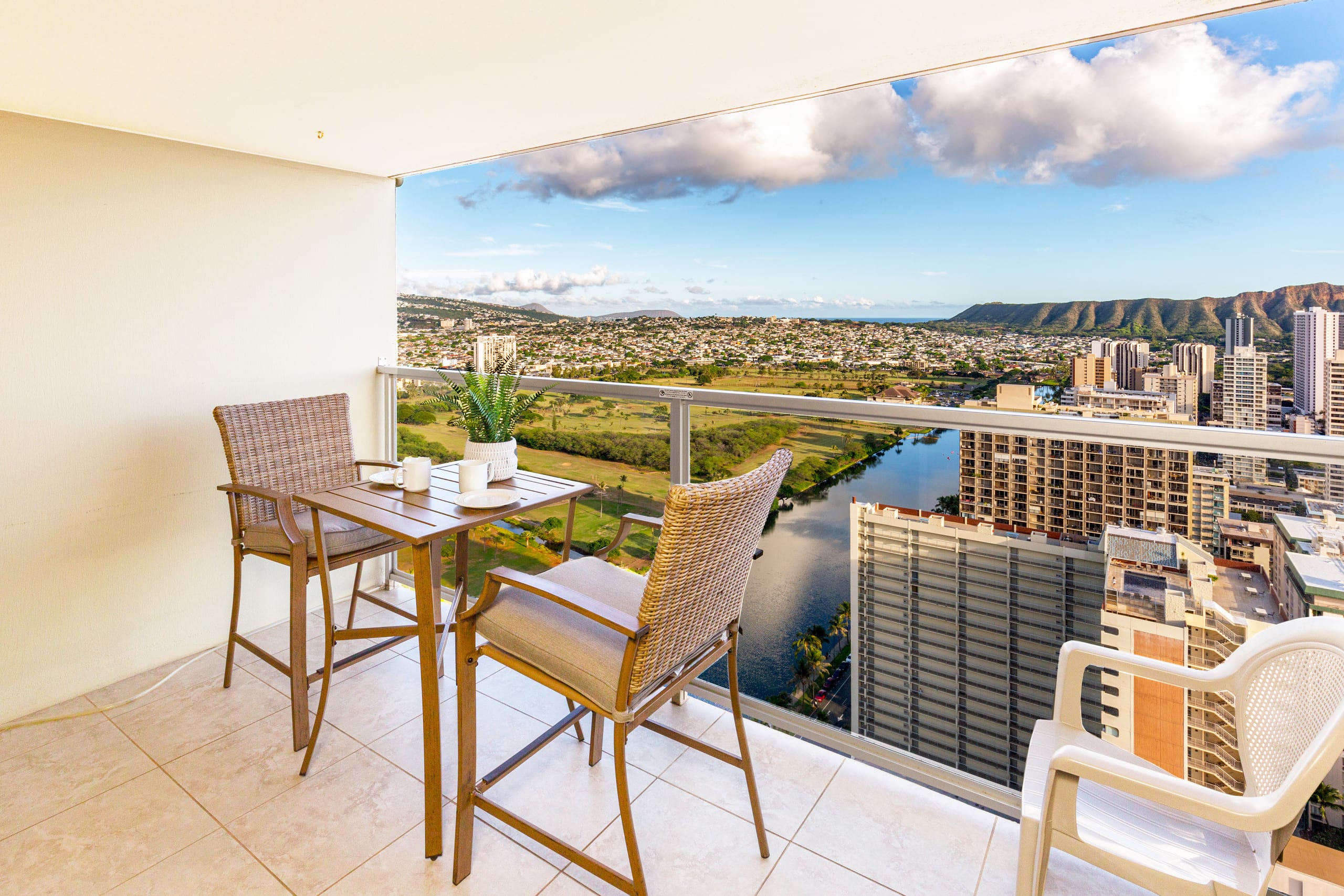 Condo in Honolulu · ★4.75 · Studio · 1 bed · 1 private bath - Image 9