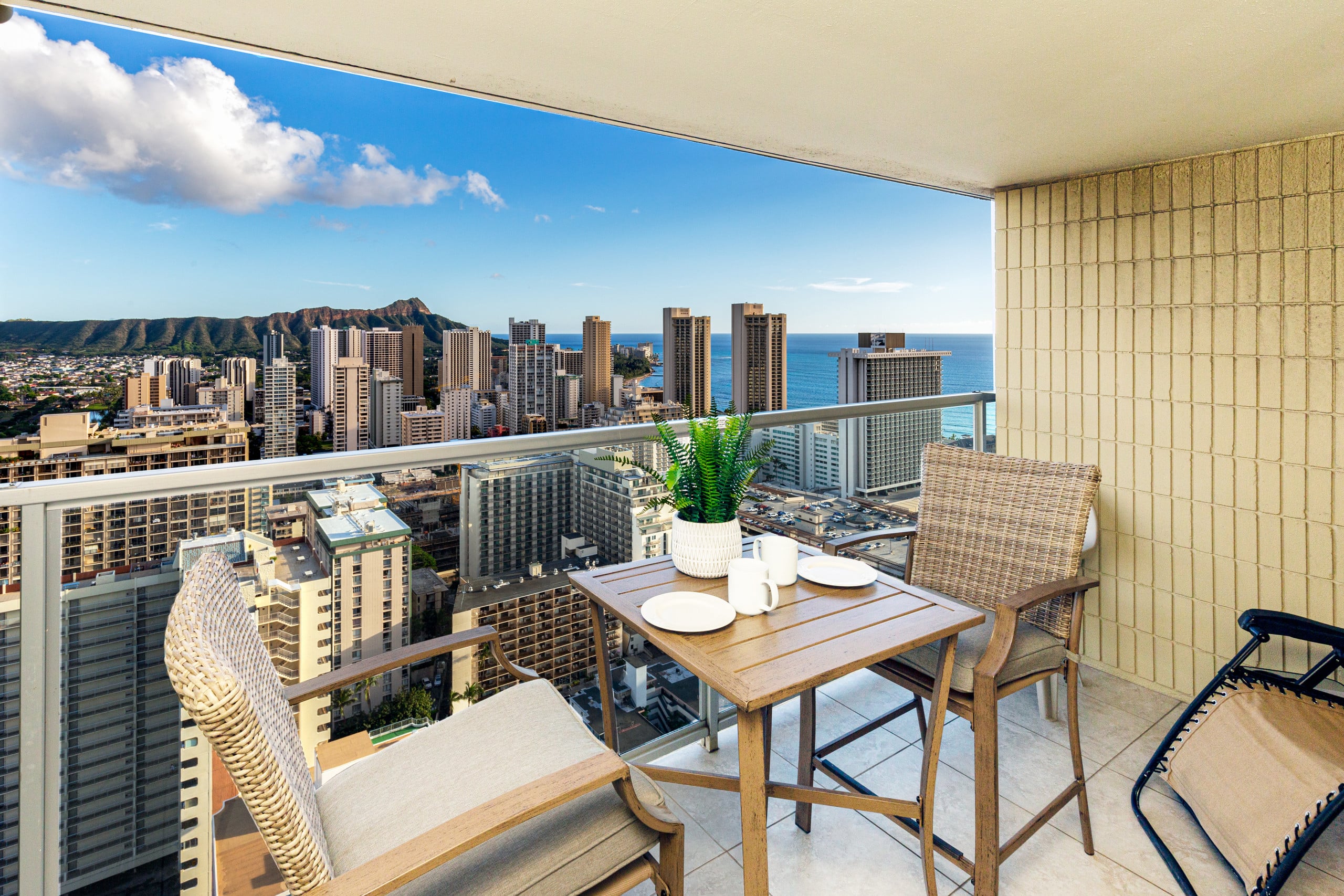 Condo in Honolulu · ★4.75 · Studio · 1 bed · 1 private bath - Image 7