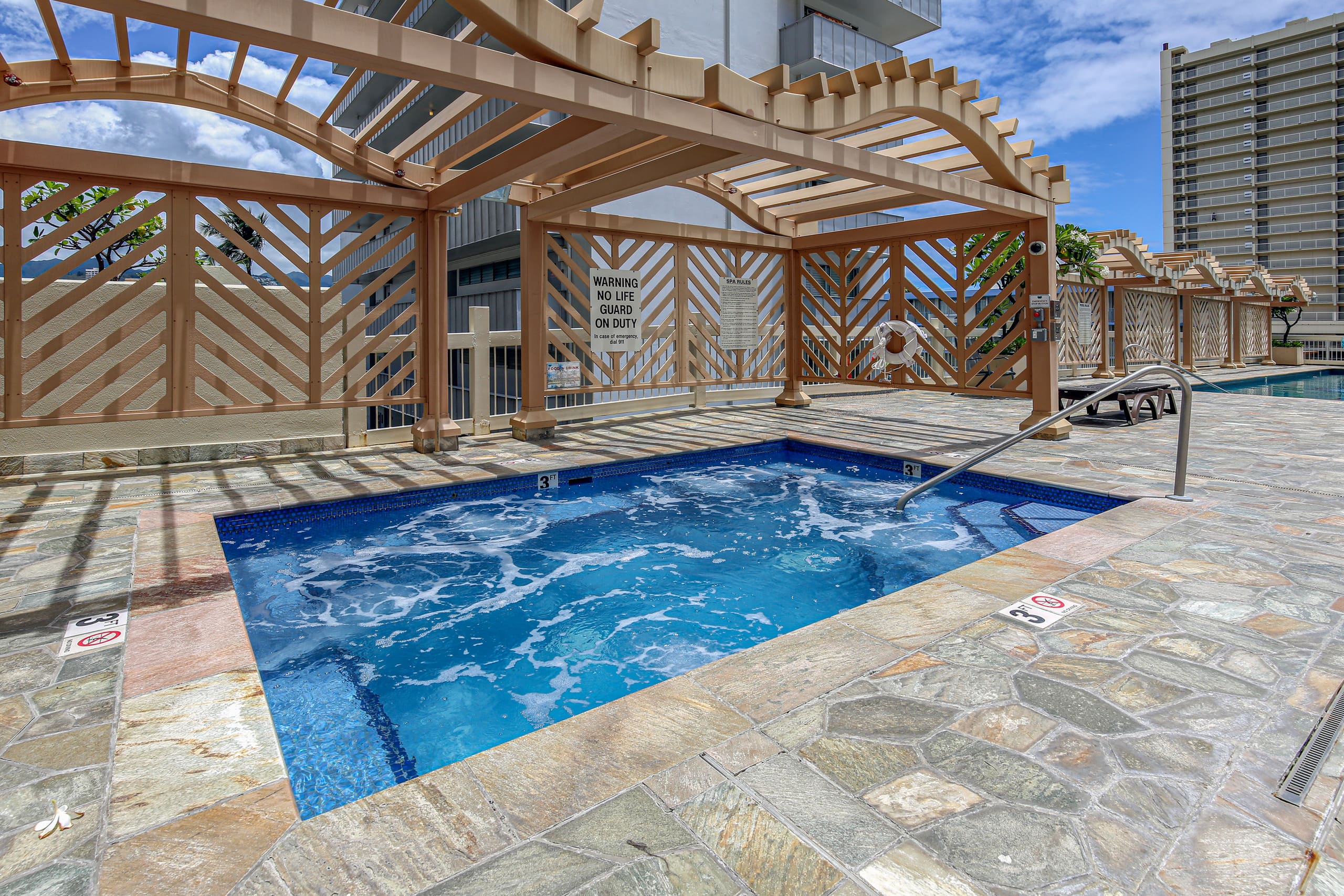 Condo in Honolulu · ★4.75 · Studio · 1 bed · 1 private bath - Image 32