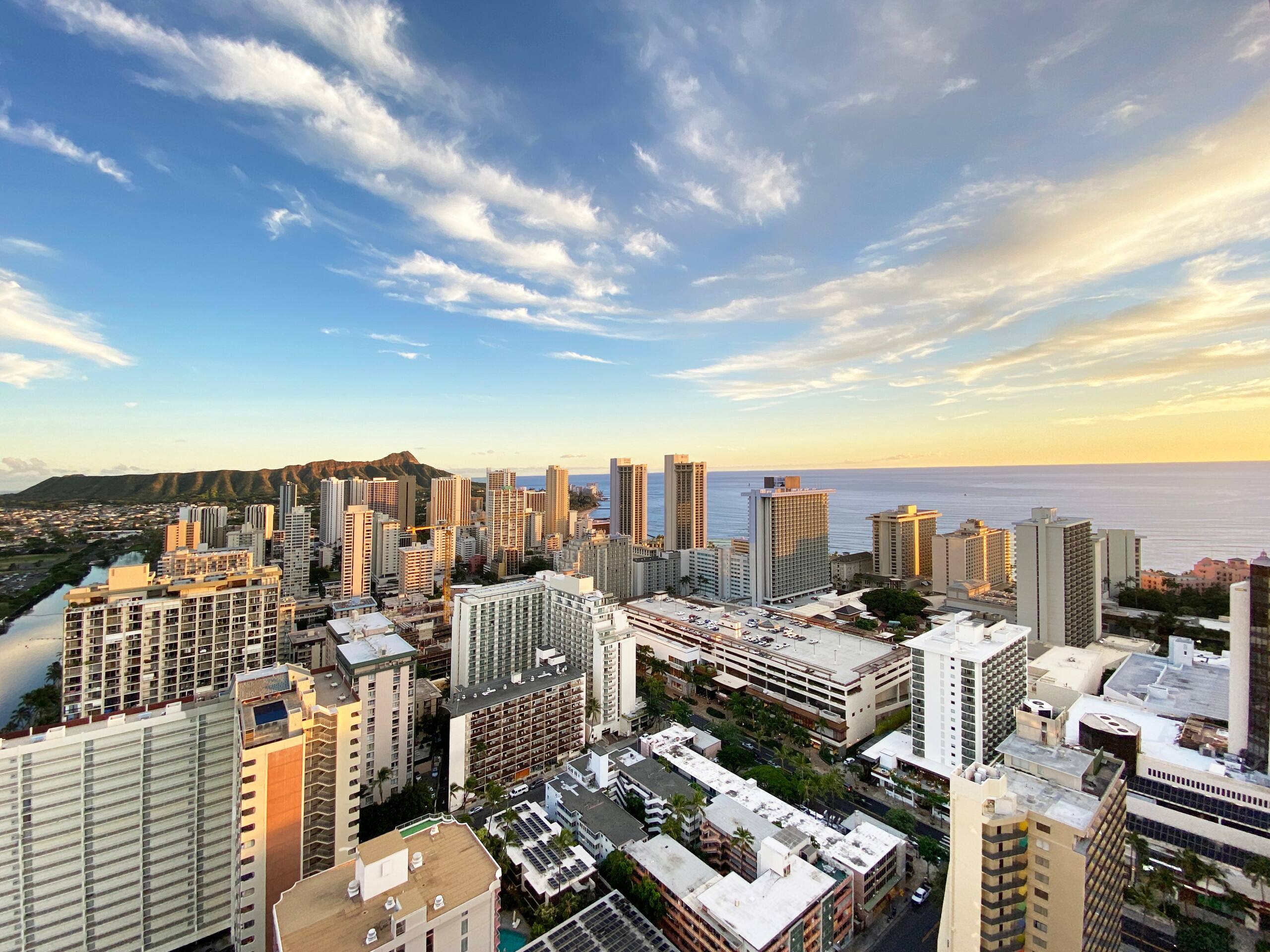 Condo in Honolulu · ★4.75 · Studio · 1 bed · 1 private bath - Image 11