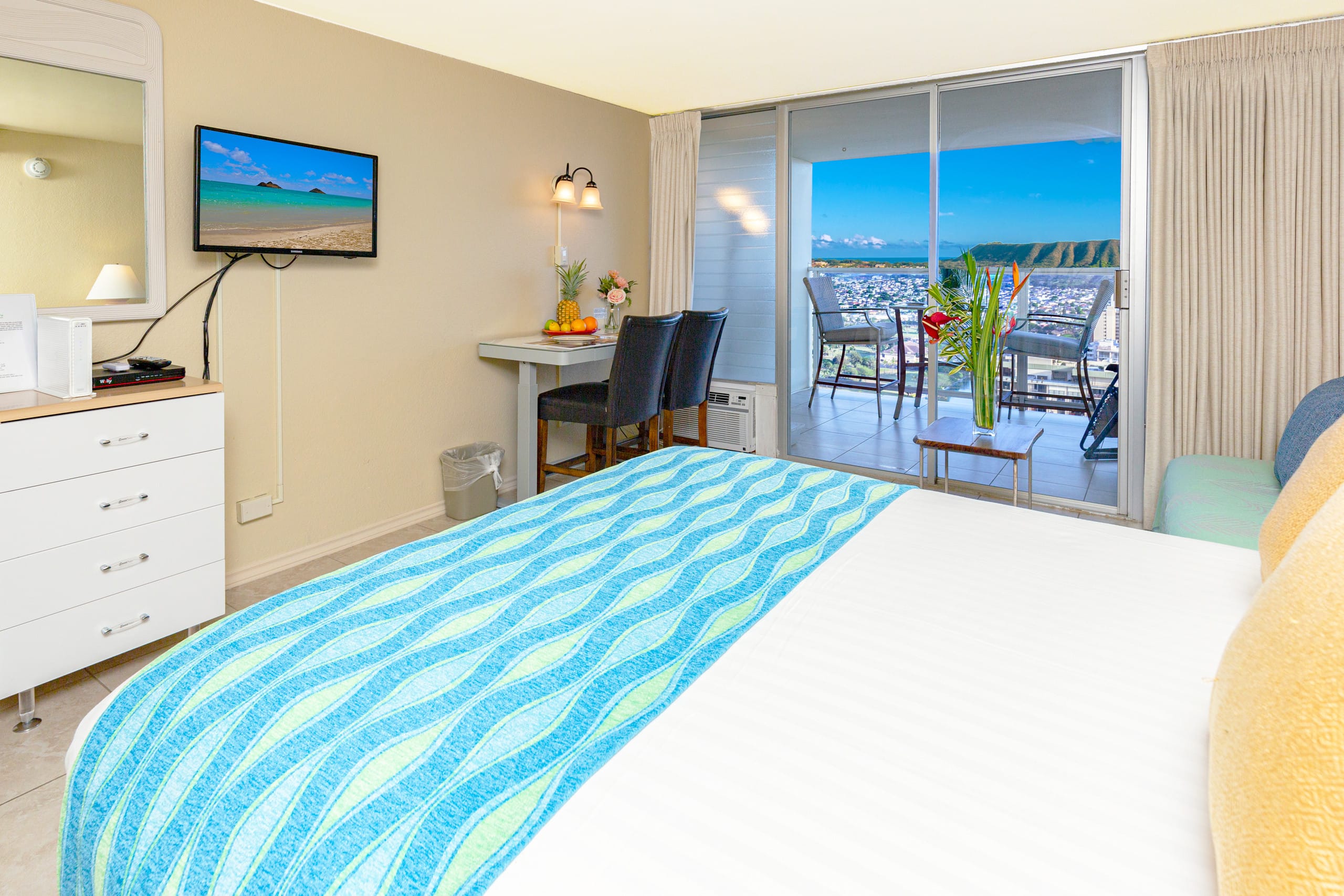 Condo in Honolulu · ★4.75 · Studio · 1 bed · 1 private bath - Image 1
