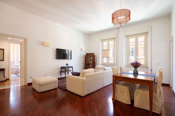 La Divina Duse gallery image 2