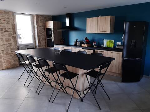 Quiet country home for 8 people