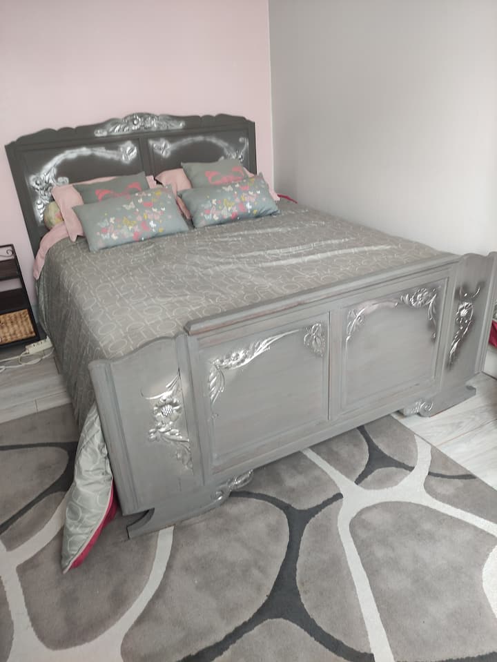 dhomë gjumi me 1 krevat për çift