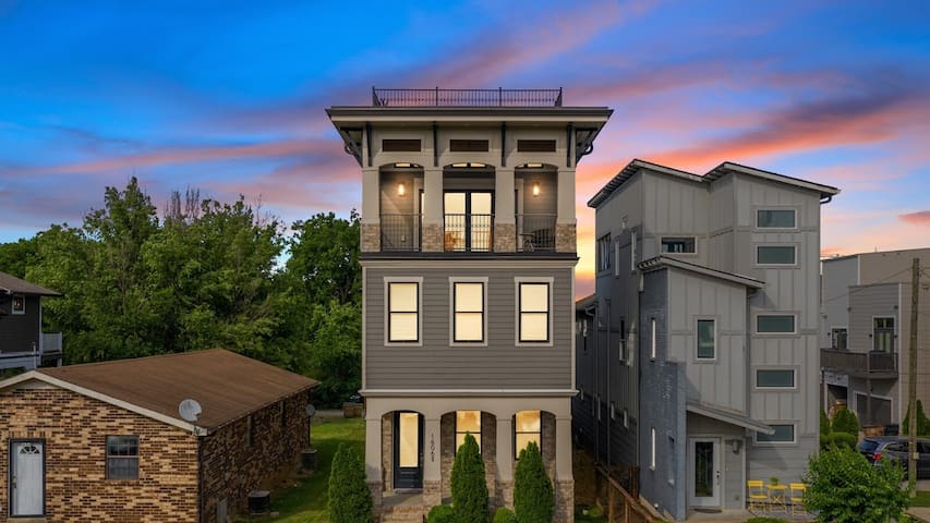 Nashville’s Ultimate Luxury Stay~Sleeps 11~Rooftop gallery image 5