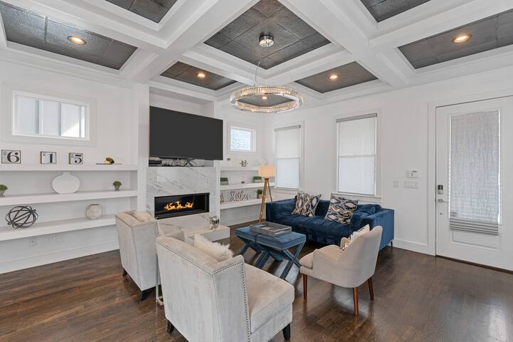 Nashville’s Ultimate Luxury Stay~Sleeps 11~Rooftop gallery image 4