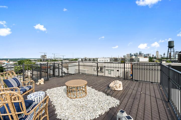 Nashville’s Ultimate Luxury Stay~Sleeps 11~Rooftop gallery image 2