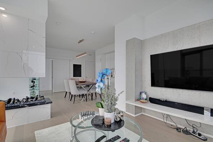 Skyline Hideaway: Toronto Gem gallery image 5