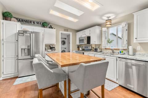 A Getaway Home~ Spacious House