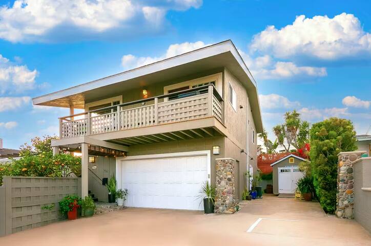 Coastline Combo in Pacific Beach! With AC & bikes! gallery image 3