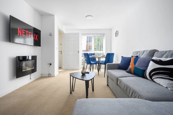 Manchester cozy house 6mins to city centre,parking gallery image 2