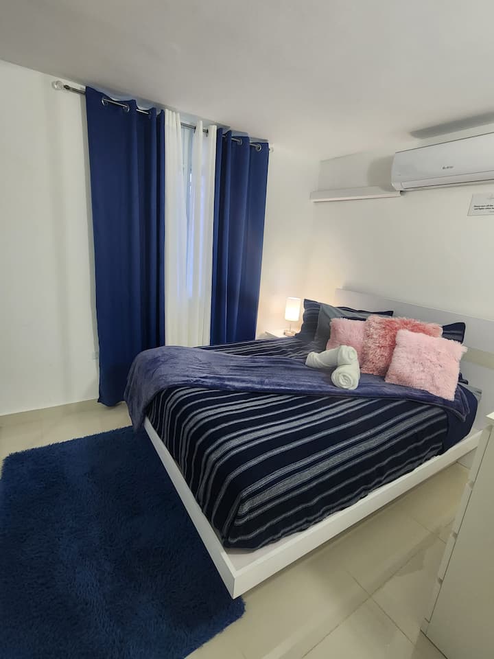 Dormitorio #2:  Cómoda cama QUEEN.