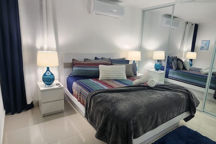 Dormitorio #1: cómodo DORMITORIO PRINCIPAL con cama TAMAÑO QUEEN y baño privado.