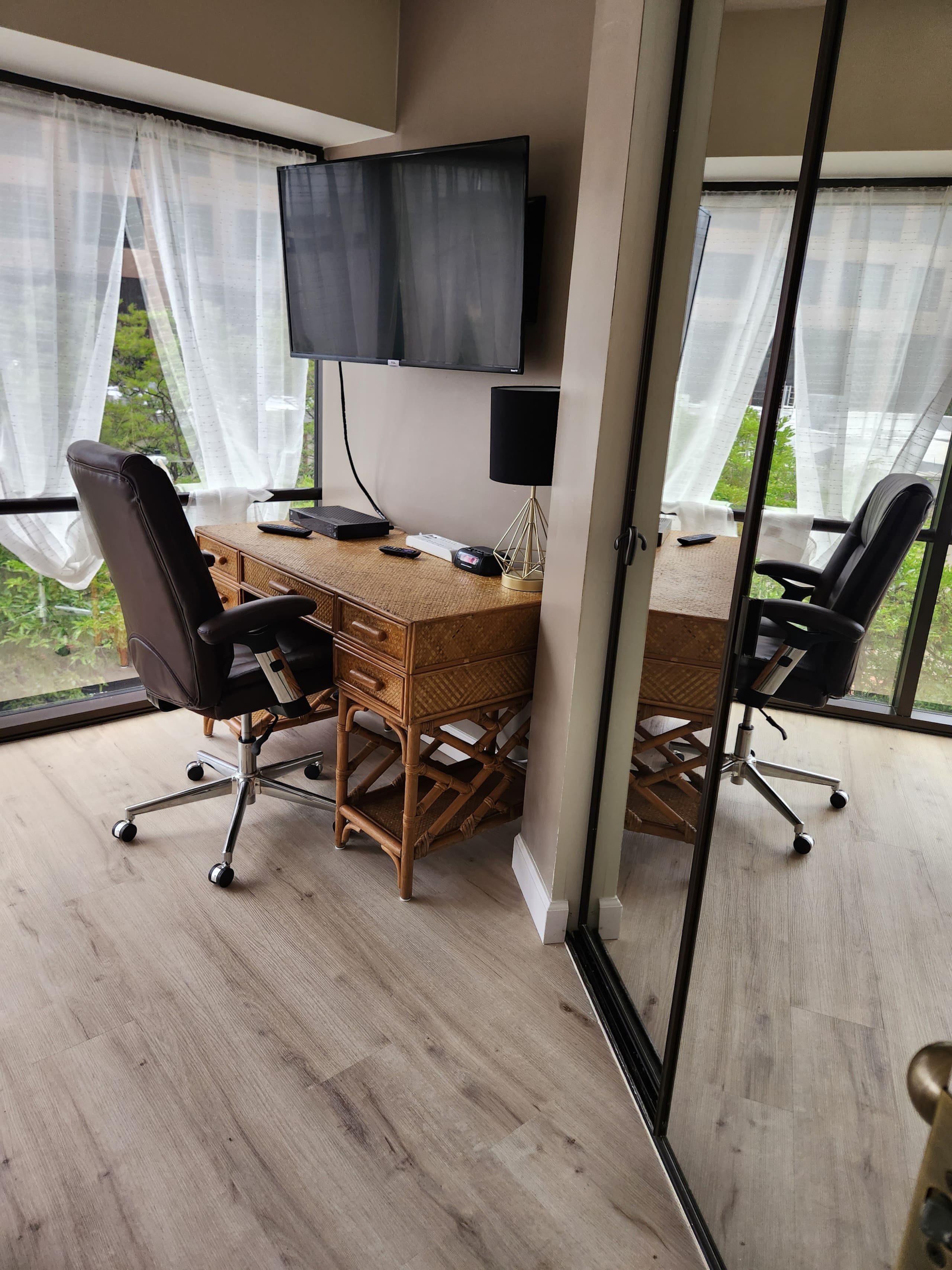 Tutu's Place at Executive Center - Image 16