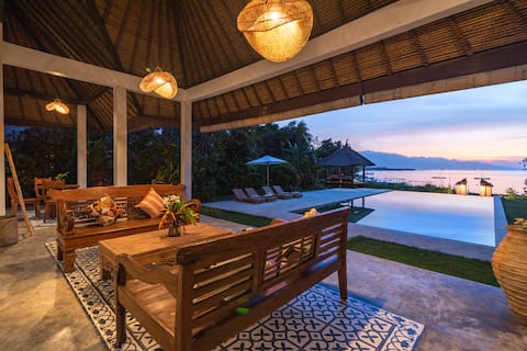 Private seaside villa, cook