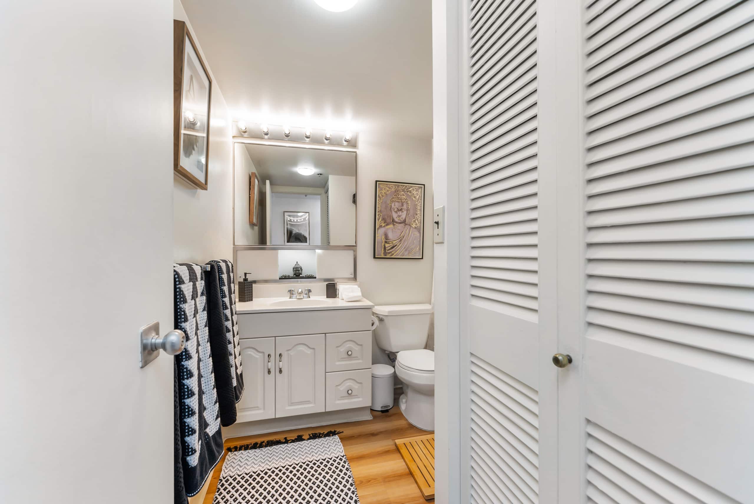 Condo in Honolulu · ★4.99 · 1 bedroom · 2 beds · 1 private bath - Image 17