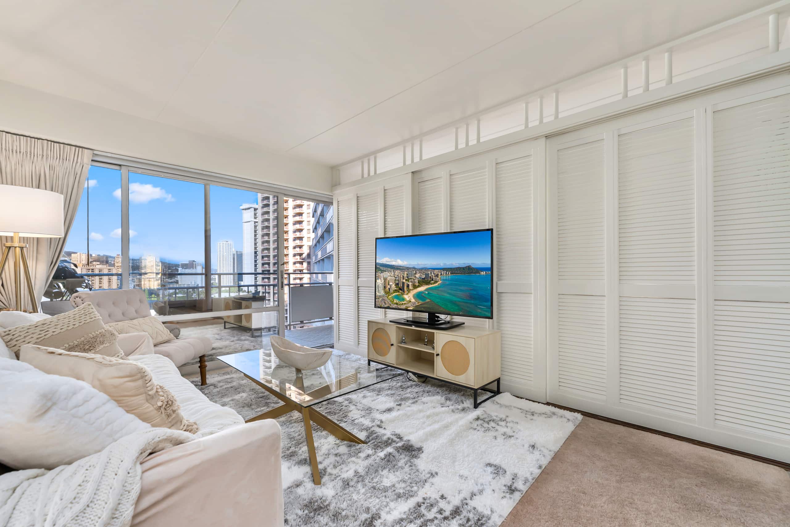Condo in Honolulu · ★4.99 · 1 bedroom · 2 beds · 1 private bath - Image 4