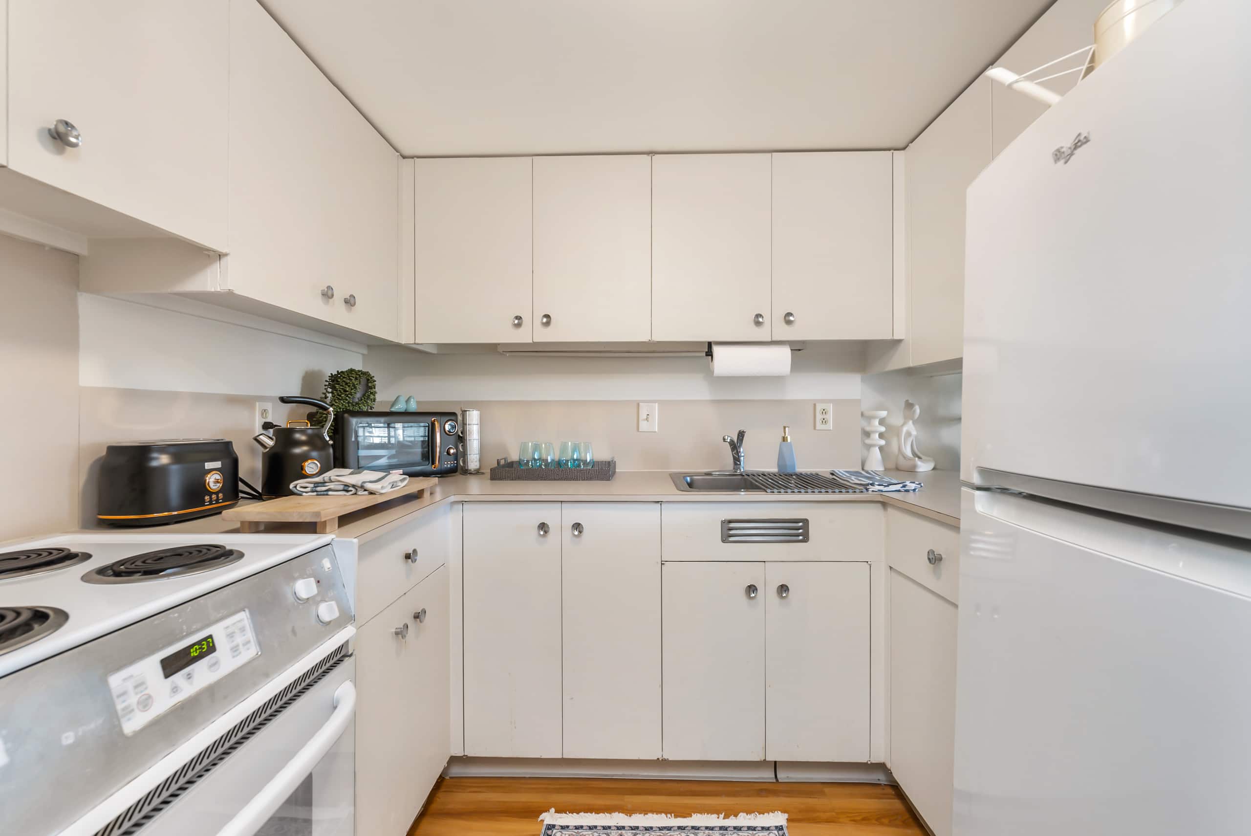 Condo in Honolulu · ★4.99 · 1 bedroom · 2 beds · 1 private bath - Image 9
