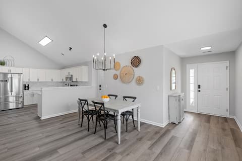 Quaint Charleston Getaway!