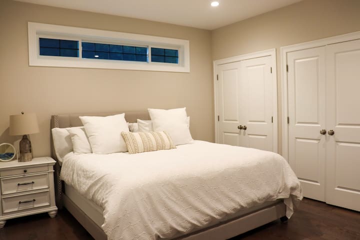 Hlavná spálňa s ďalším priestorom v skrini