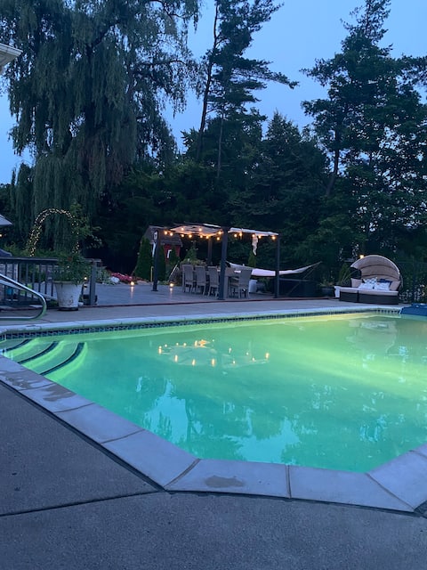 The House of Pair-adise