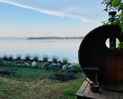 Cozy Beachfront Heritage Home with Sauna