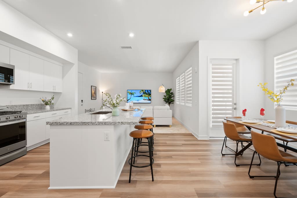 Modern Disney Vacay Home 5 Min Drive to Disneyland