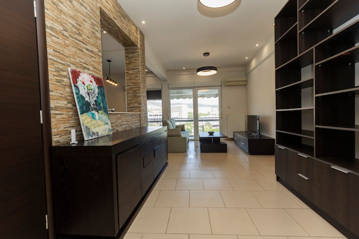 Delmare Kram Vee apartment gallery image 2