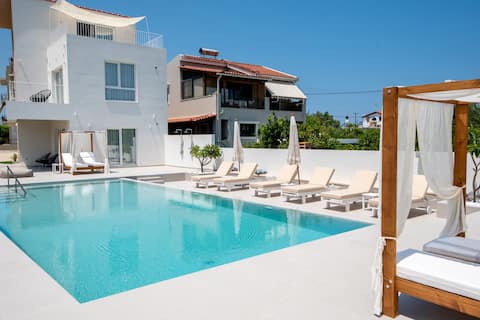 Ennea Suites-Frost suite