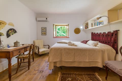 Historic Farmhouse with Garden and Panoramic View