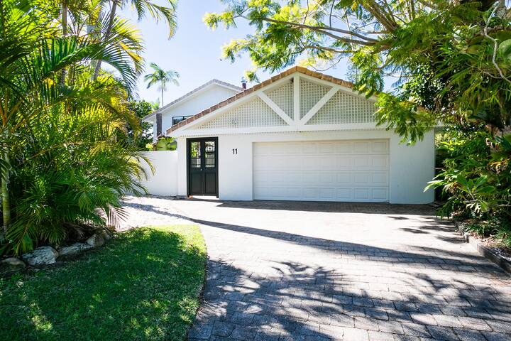 11 Cooran Ct. Family oasis minutes to Main Beach gallery image 2