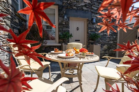 May Cottage in the heart of the Village