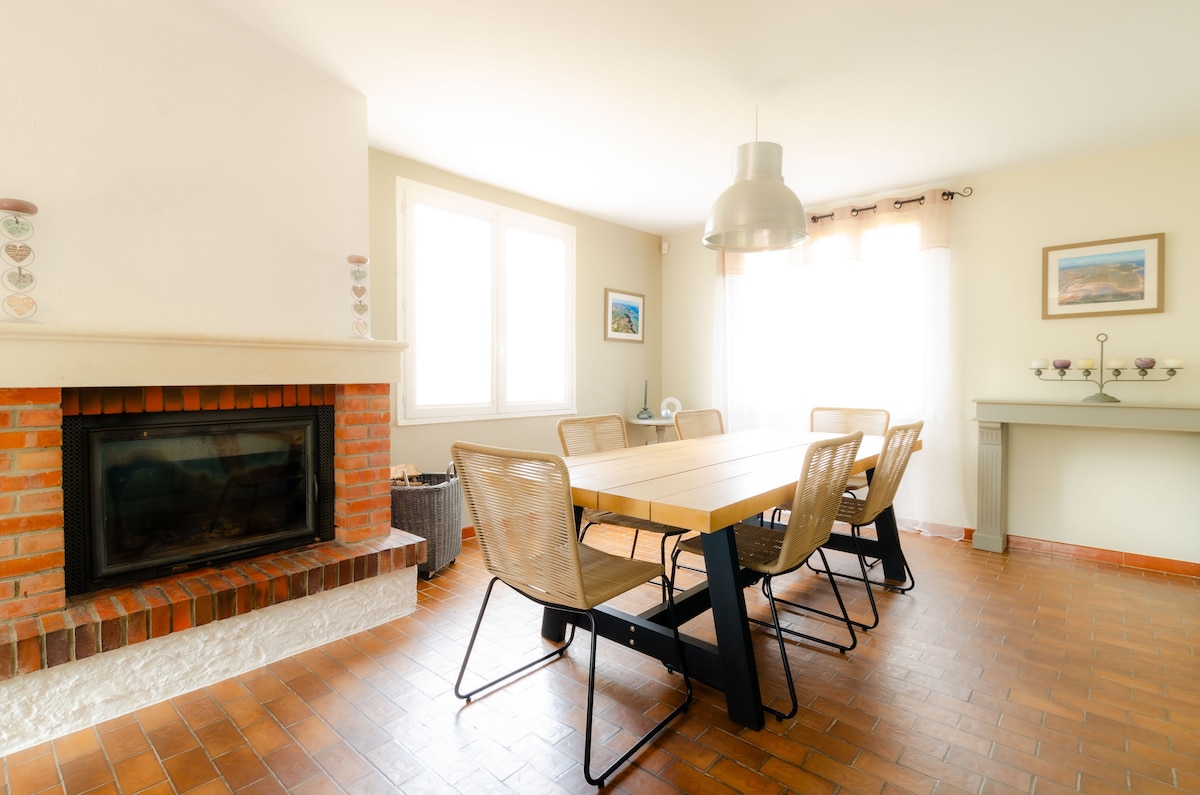 Popular Airbnb listing: Very pleasant villa in centre Port Bourgenay, BBQ in Talmont Saint Hilaire