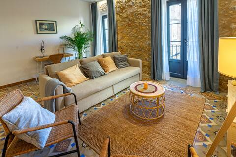 Anuncio de Airbnb popular: Empordanna, charming house en Torroella De Montgrí