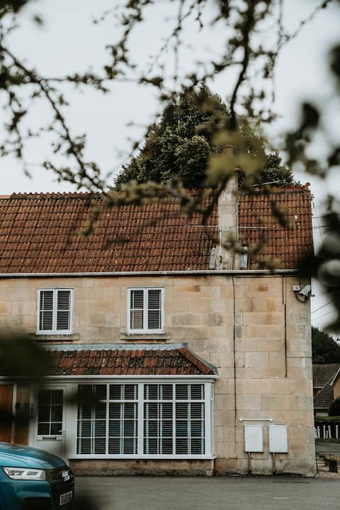 Retreat on the Green Apartment