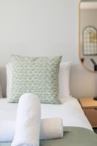 Oceanfront with Modern Luxuries. gallery image 3