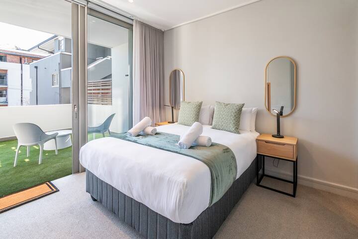 Oceanfront with Modern Luxuries. gallery image 2