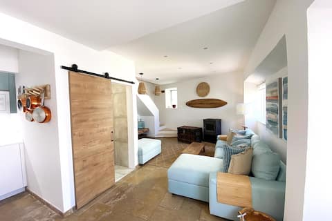 Anúncio popular: Salema Beach House: 4 adults & 2 kids (3 bedrooms) em Budens