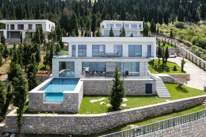The Luxury Villa | Private Pool & Lake View