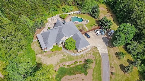 Idyllic farm setting plus pool!