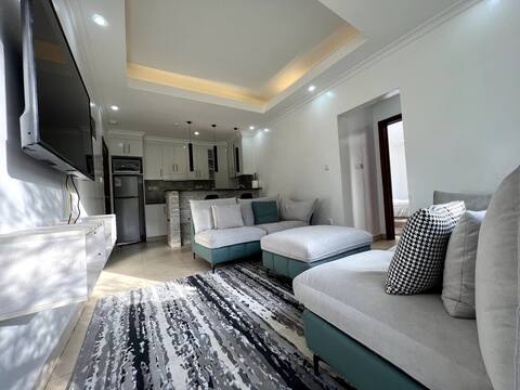Charming Apartment in Desirable Neighborhood