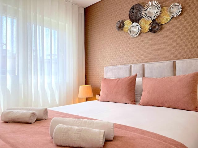 Entire home with 2 bedrooms in Nazare - Mar a Vista Sunny Side - Pool, Sea View & Gym