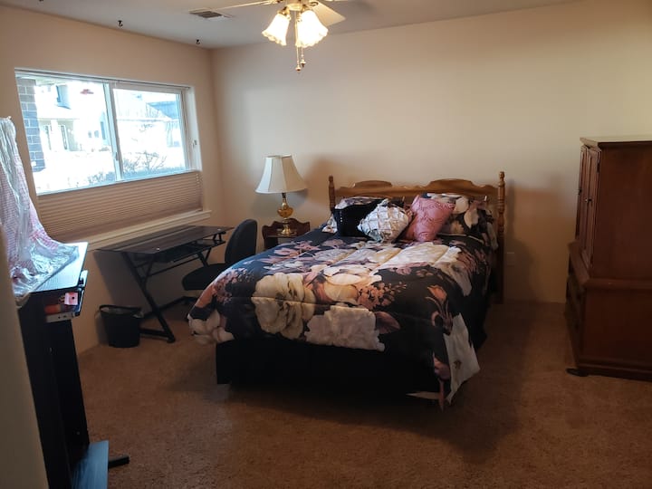 Large Furnished Bedroom - Eagle Point, OR