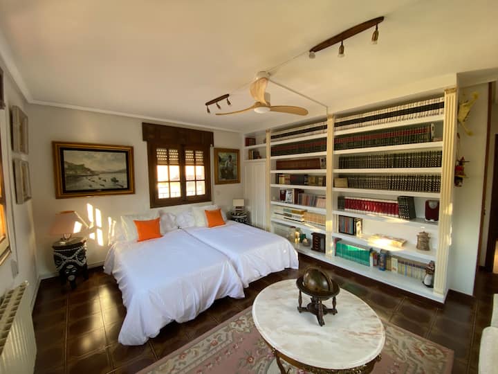 （顶楼）卧室「Nogal」，两张105厘米床