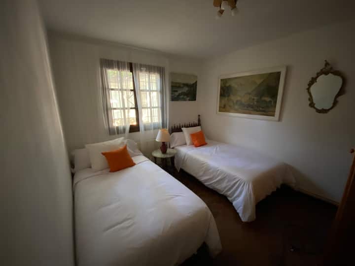 「Catalpa」卧室配备两张105厘米床