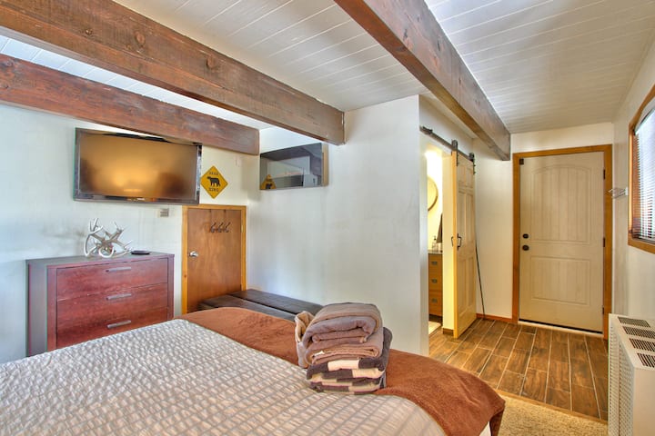 ห้องนอน 1 - ห้องนอนนี้มีห้องน้ำเต็มรูปแบบในตัว