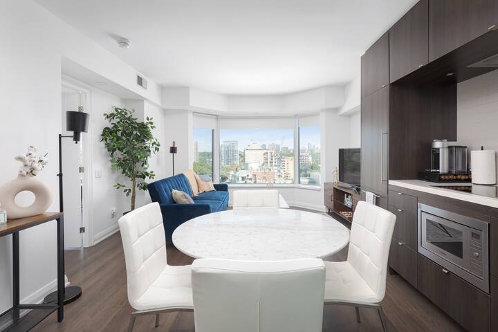 Condo in Yorkville gallery image 3