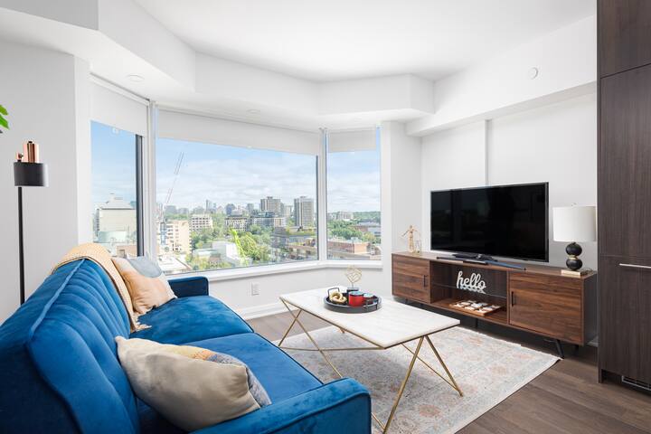 Condo in Yorkville gallery image 2
